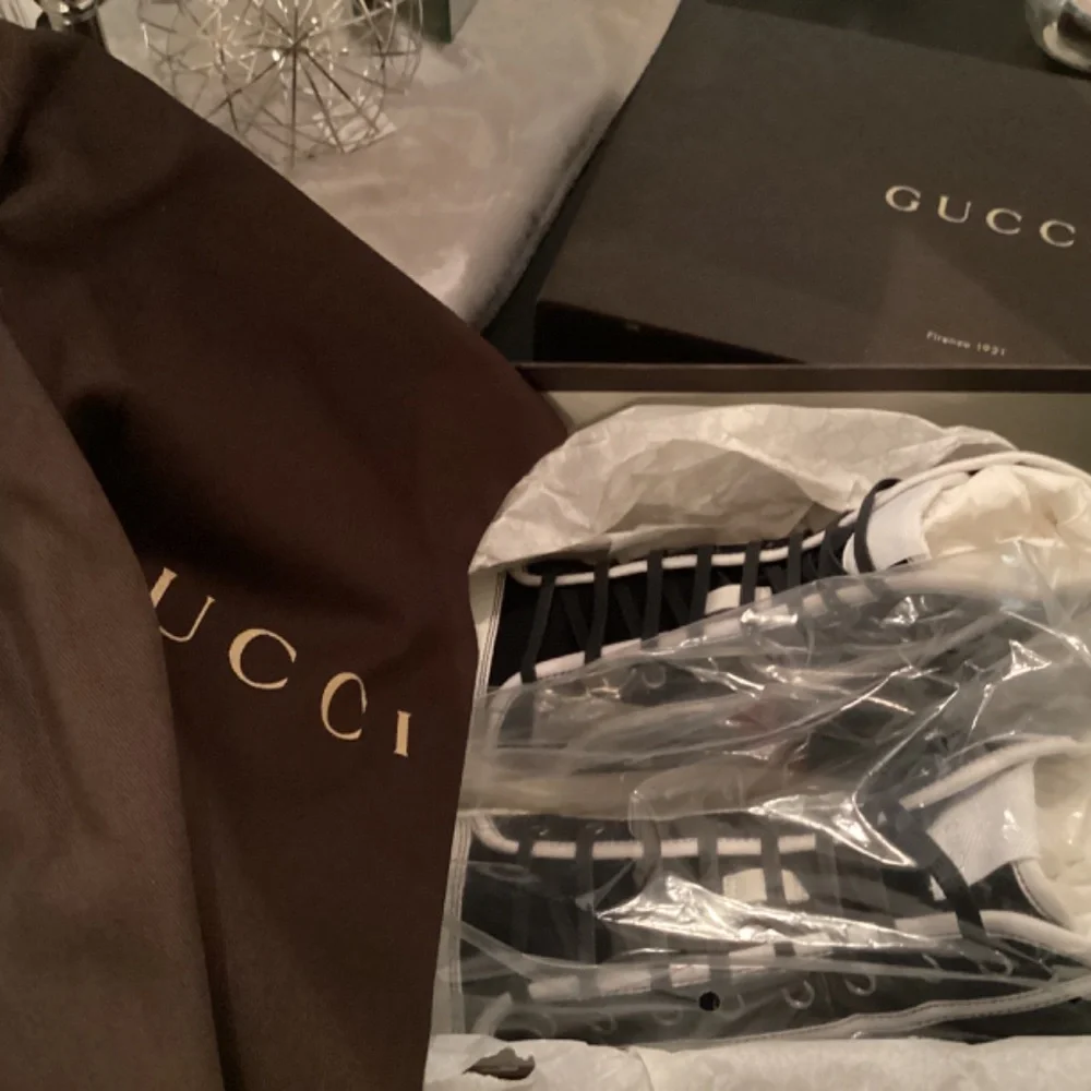 Gucci Sneakers NIB size  8.5